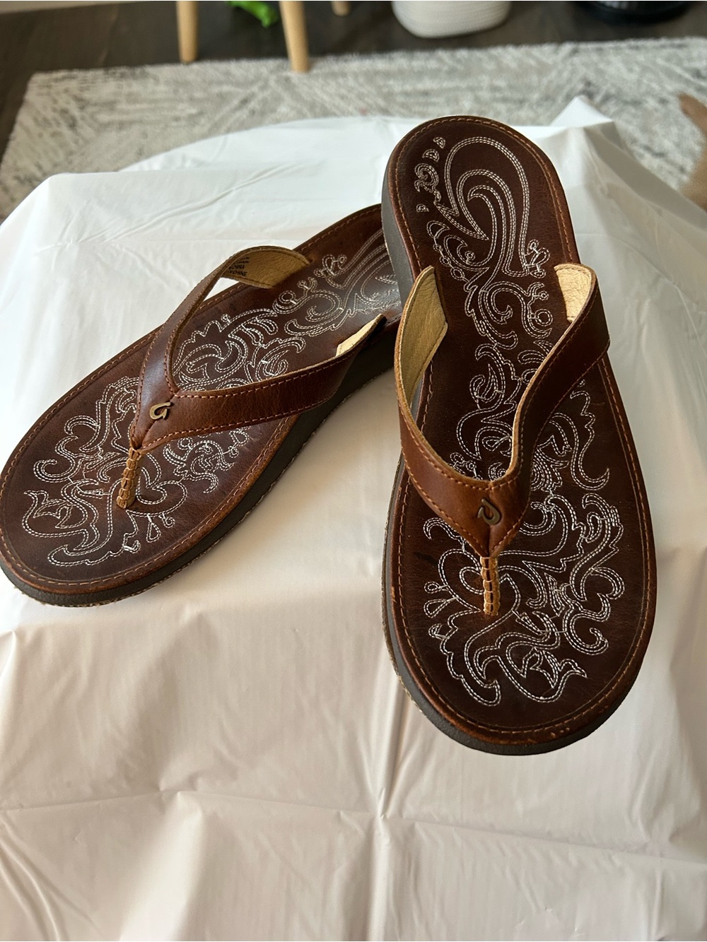 Woman’s Brown Leather Flip Flops with Embroidered Footbed size 10